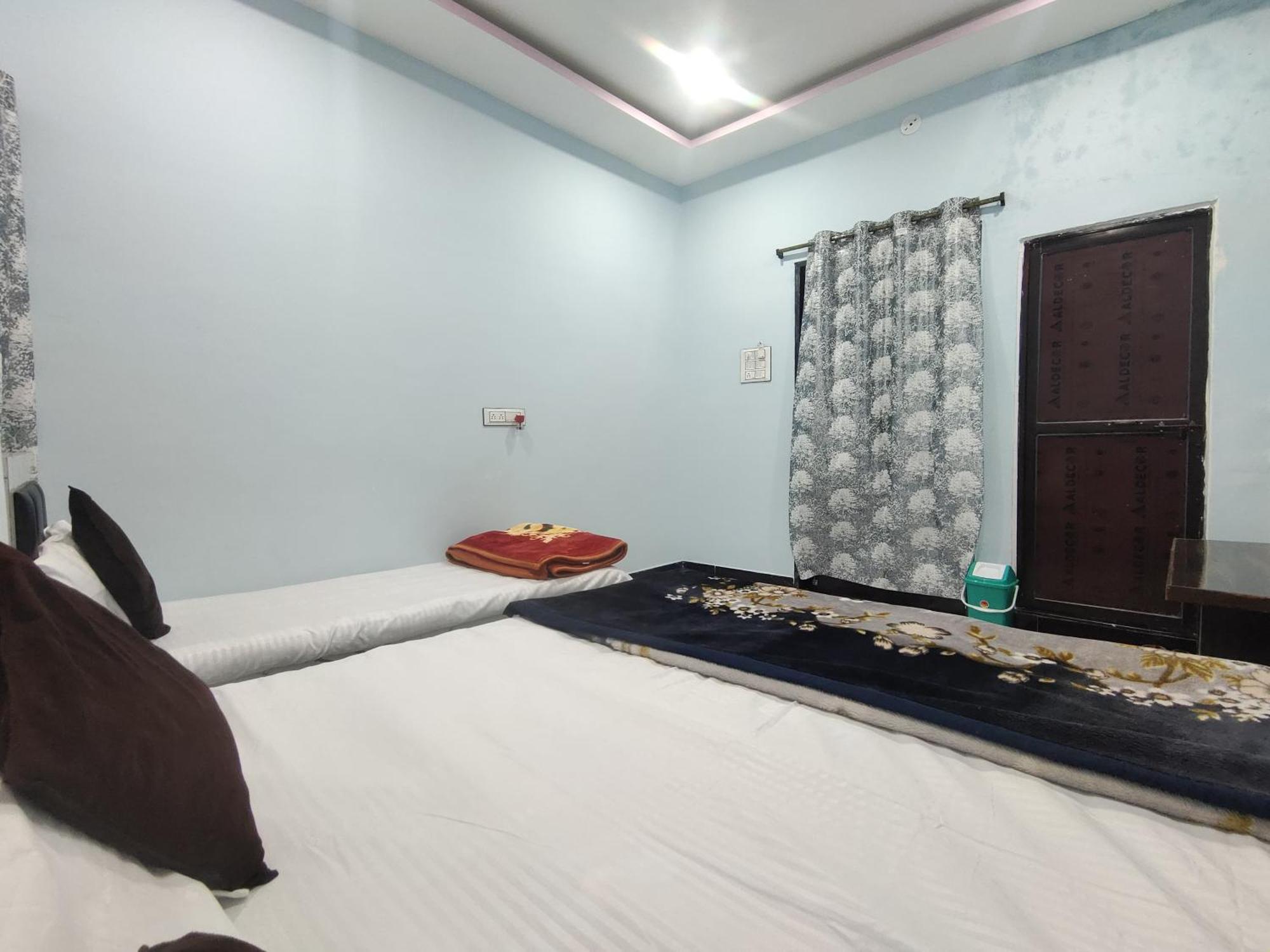 Geeta Homestay 乌贾因 外观 照片